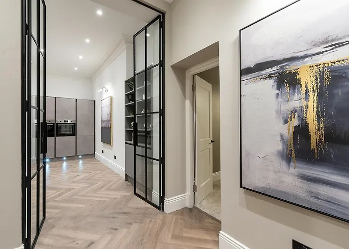 Luxury Georgian City Retreat By Sovo Apartments